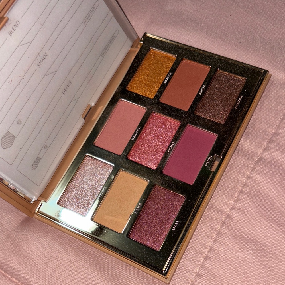 Glamorous Eyeshadow Palette with Gold and Pink Hues